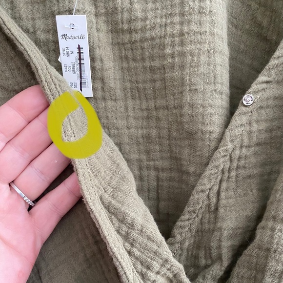 SALE! ⭐️ 2 for $20 ! Madewell smocked top❗️ HAS FLAW❌New with tags - Picture 4 of 4